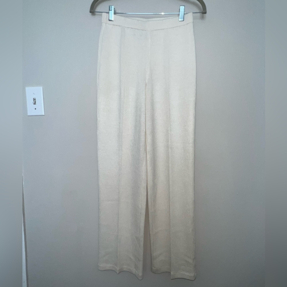 ST. JOHN cream knit classics